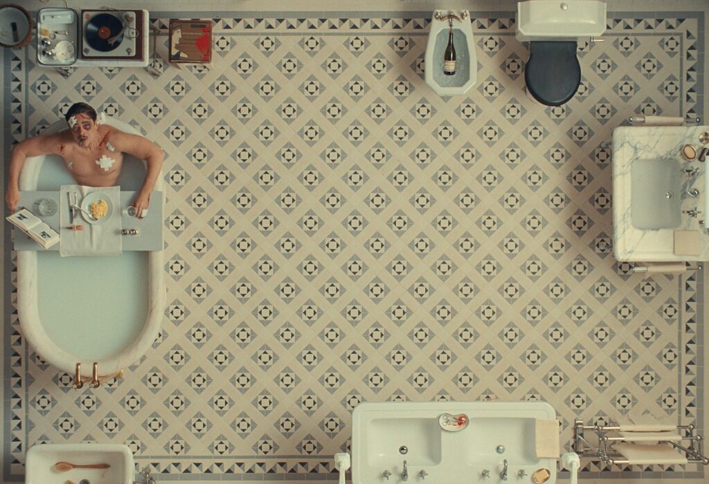 Wes-anderson-the-phoenician-scheme-bathroom-scene-top-down-benicio-del-toro-ayon-vfx-pipeline